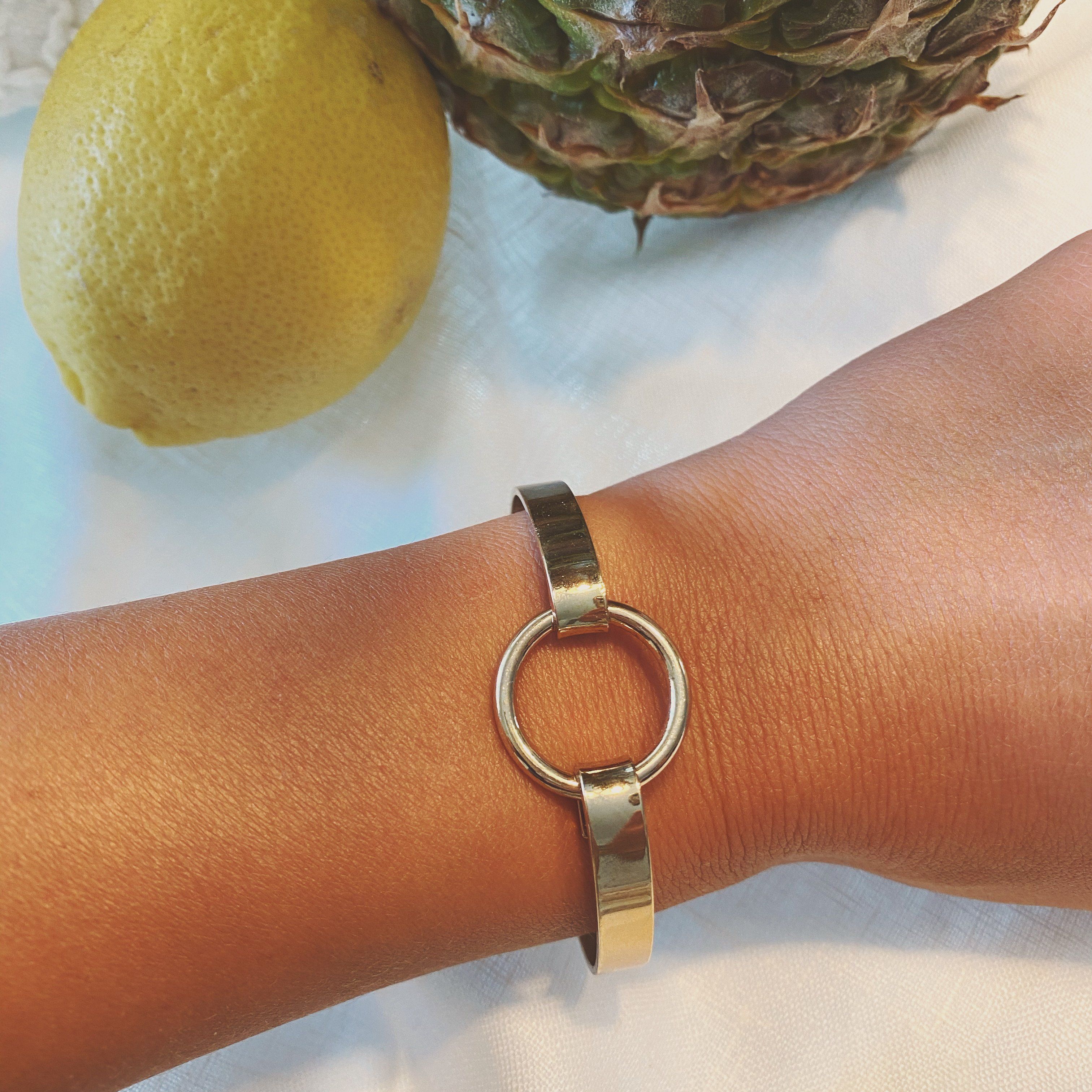 Gold Circle Hook Bracelet Bracelet Marandria